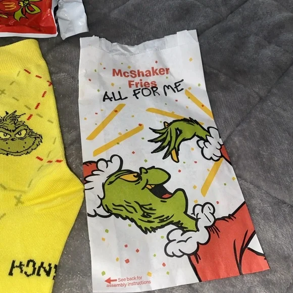 2025 McDONALD'S Grinch Christmas Adult Happy Meal Socks YELLOW - Picture 4 of 9